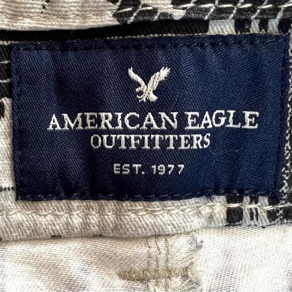American Eagle Outfitters Aztec Print Shorts Size 0 MIDI Stretch Cuffed Western - Picture 8 of 8